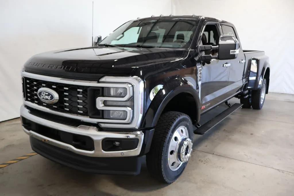 2027 Ford F-450 Crew Cab - Pickup
