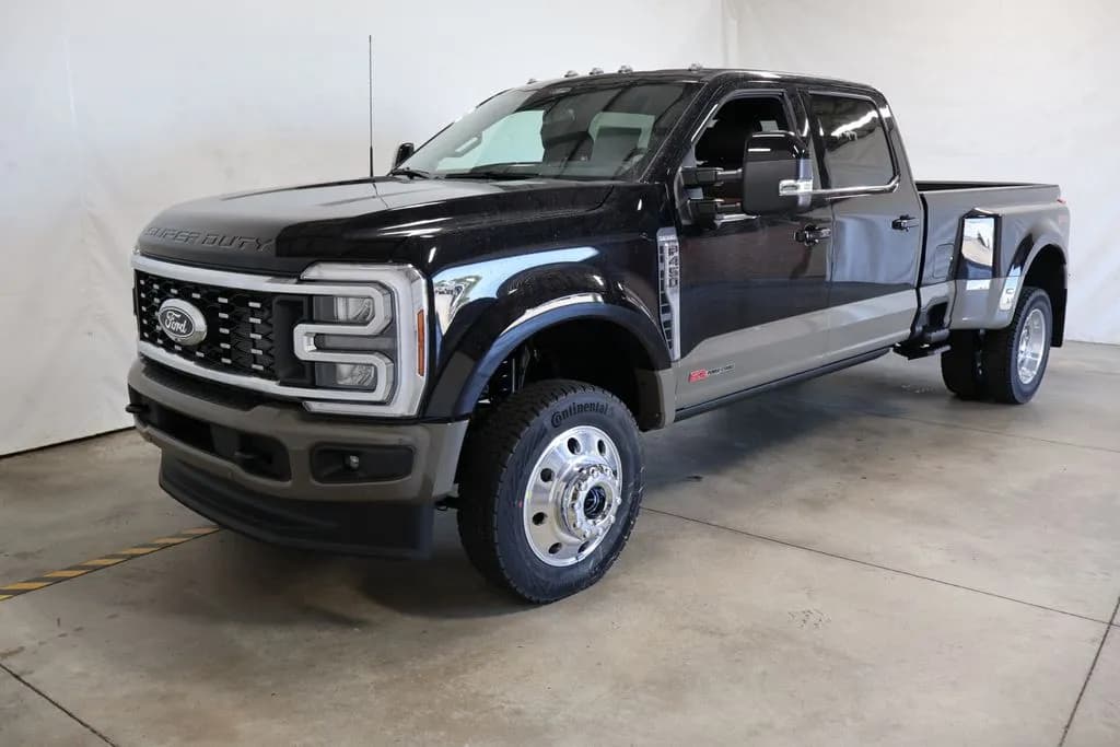 2027 Ford F-450 Crew Cab - Pickup