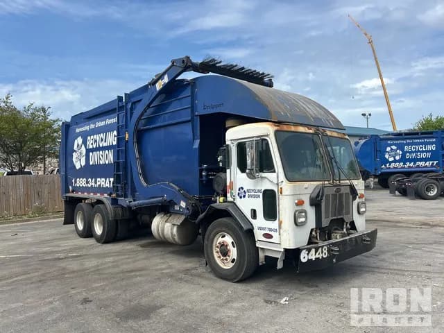 2020 Peterbilt 520 - Garbage