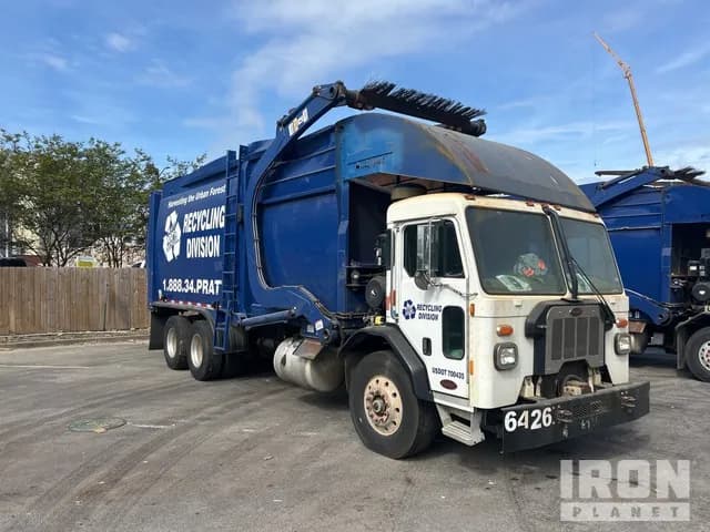 2020 Peterbilt 520 - Garbage
