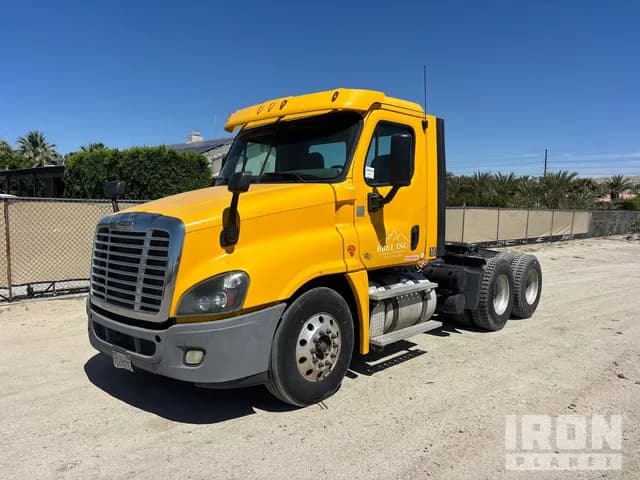 2013 Freightliner Cascadia - Day Cab