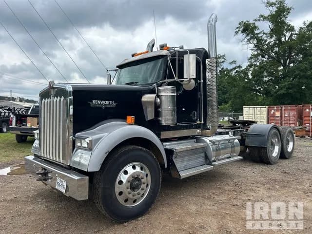 2019 Kenworth W900 - Day Cab