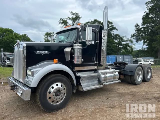 2019 Kenworth W900 - Day Cab