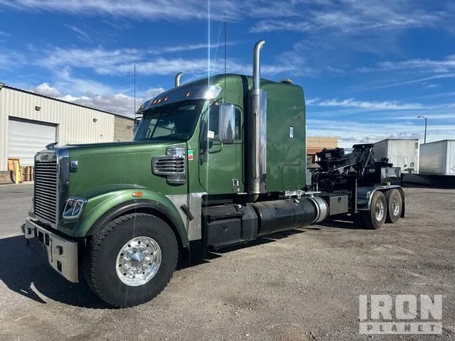 2016 Freightliner 122SD - Tow