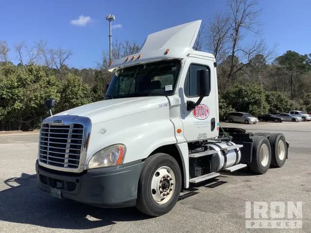 2017 Freightliner Cascadia - Sleeper