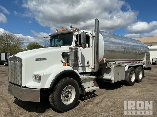 1998 Kenworth T800 4600 gal - Tanker