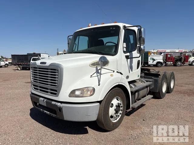 2014 Freightliner M2 112 - Day Cab