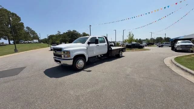 2023 Chevrolet Silverado 5500 Crew Cab - Flatbed