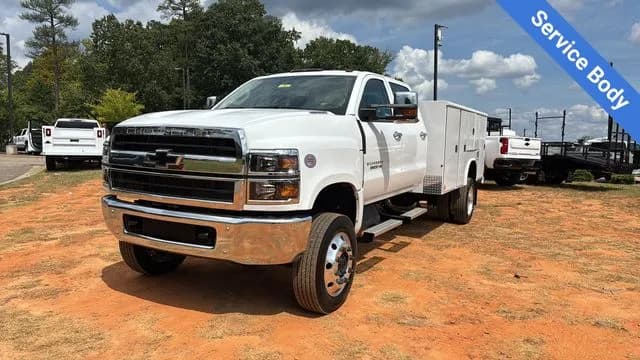 2026 Chevrolet Silverado 5500 Crew Cab - Service