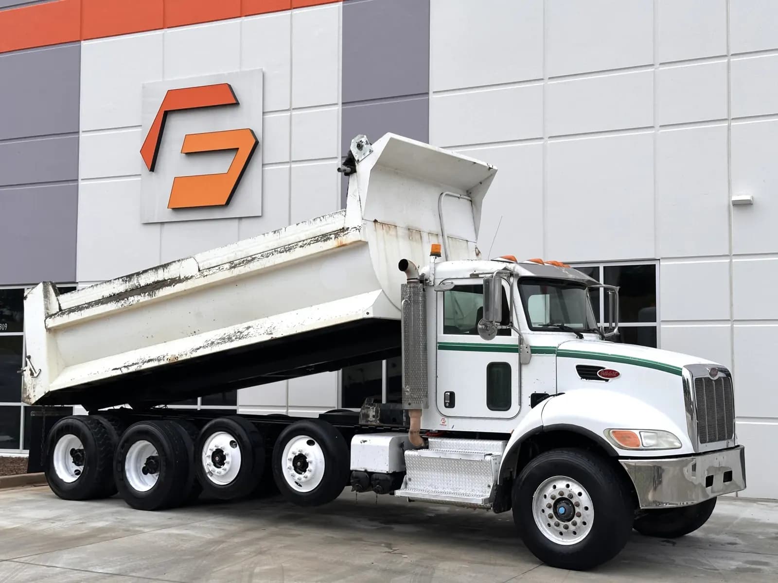 2015 Peterbilt 348 - Dump