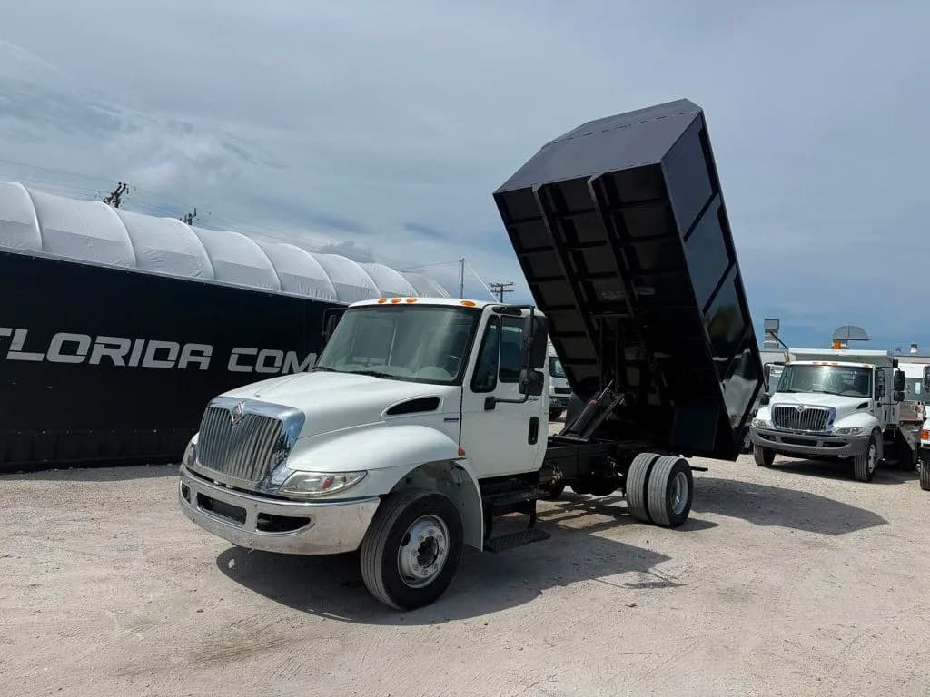 2008 International 4300 Chipper - Chipper Trailers / Chipper Trucks