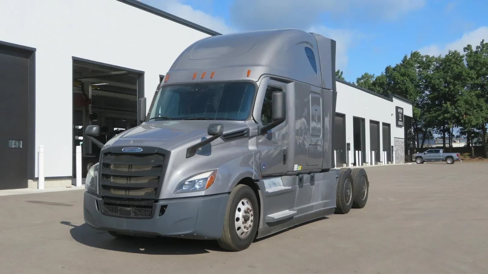 2022 Freightliner Cascadia - Sleeper