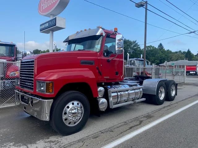 2019 MACK Pinnacle