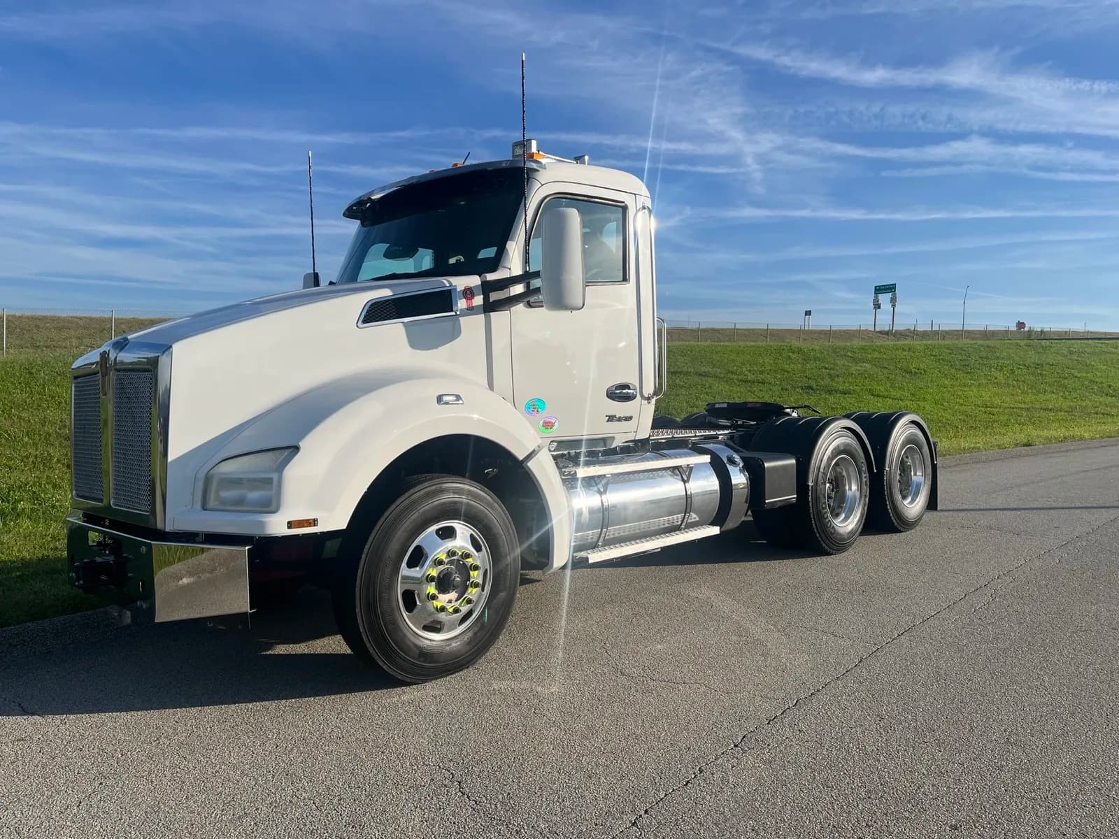 2025 KENWORTH T880