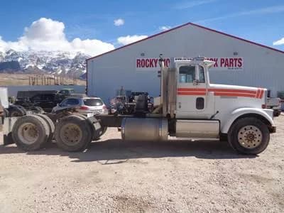 1986 International 9300 Day Cab Truck - Cummins 400HP 13 Speed Manual - Day Cab