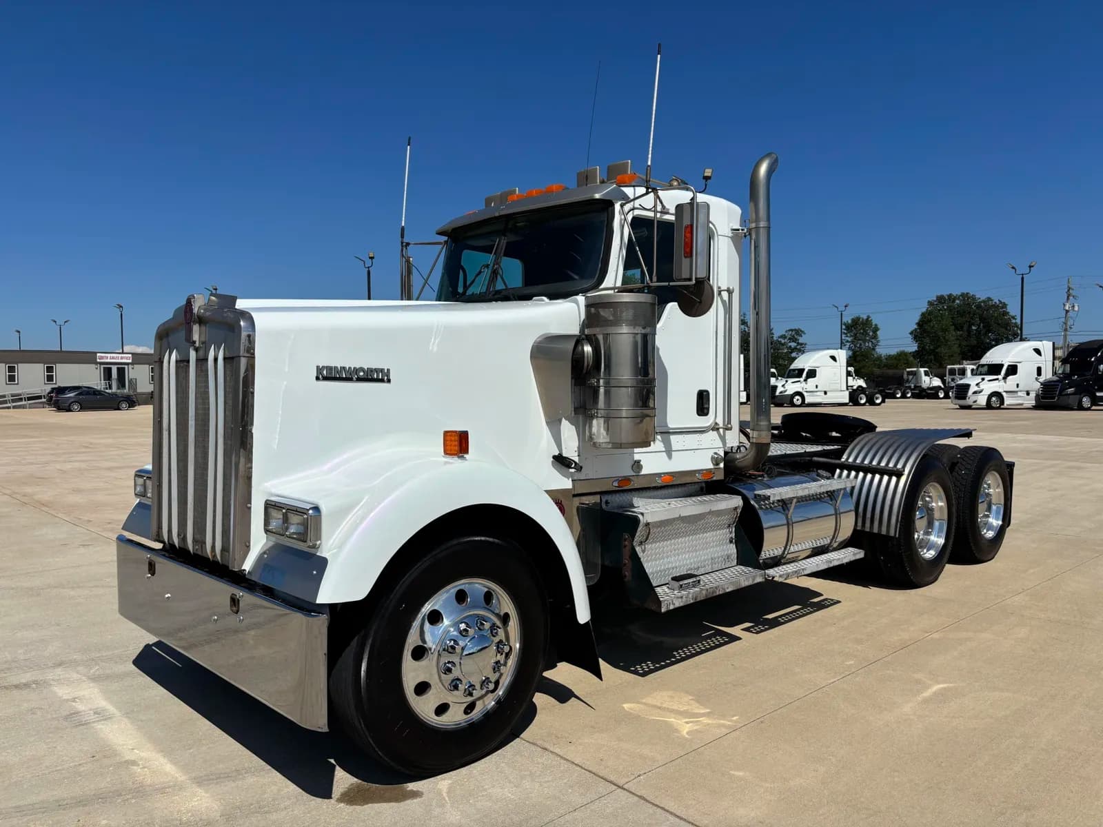 2007 Kenworth W900L - Day Cab