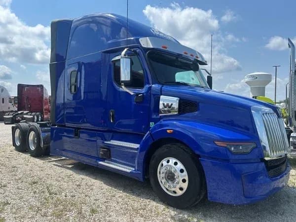 2024 WESTERN STAR 57X Chassis - Chassis