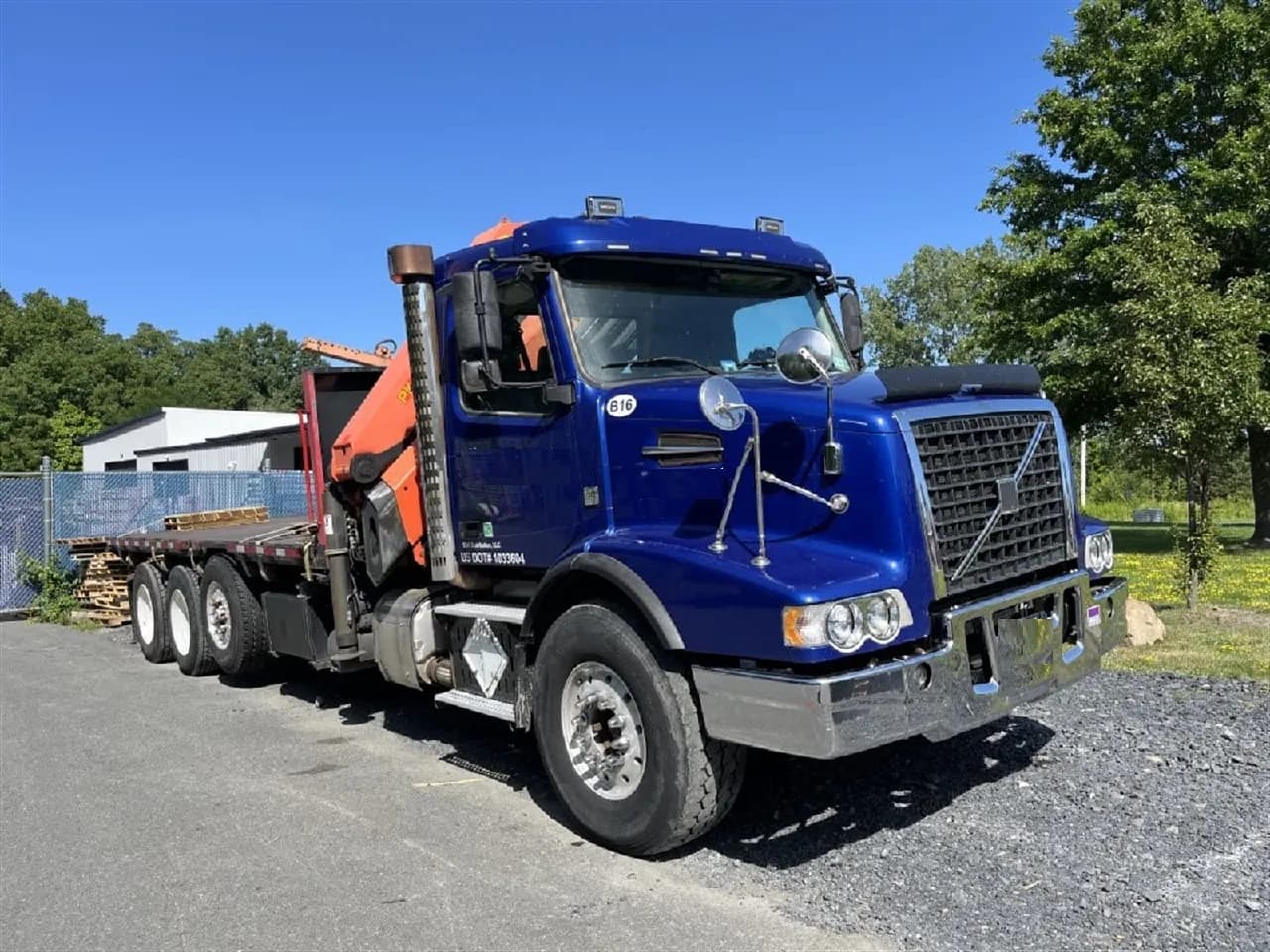 2014 Volvo VHD Knuckleboom Truck - Crane