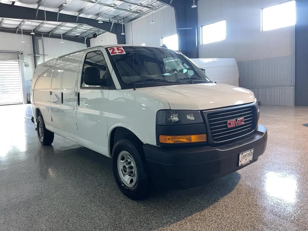 2025 GMC Savana 3500 - Vans