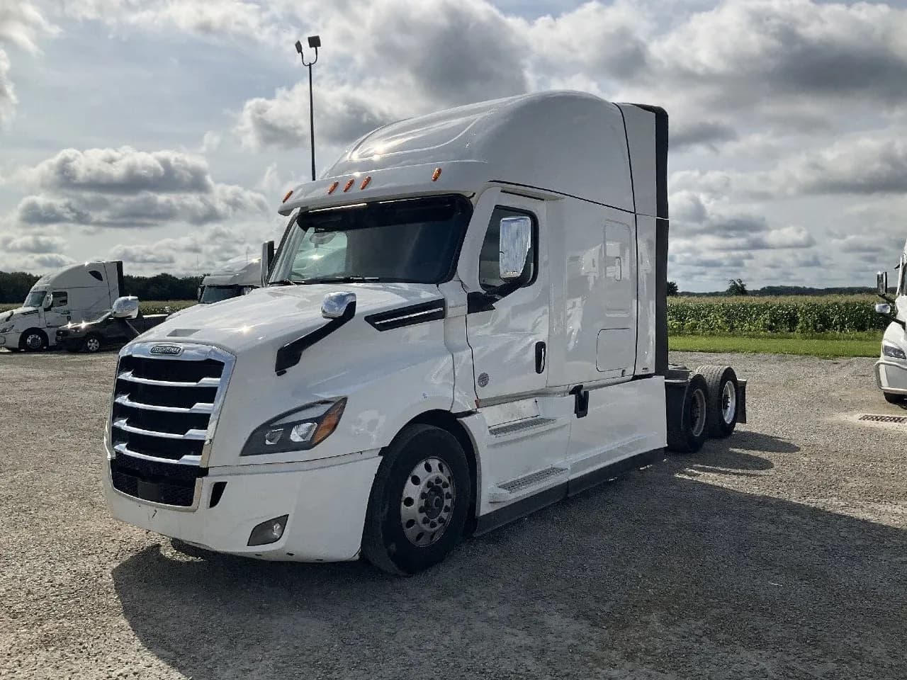 2022 Freightliner Cascadia - Sleeper