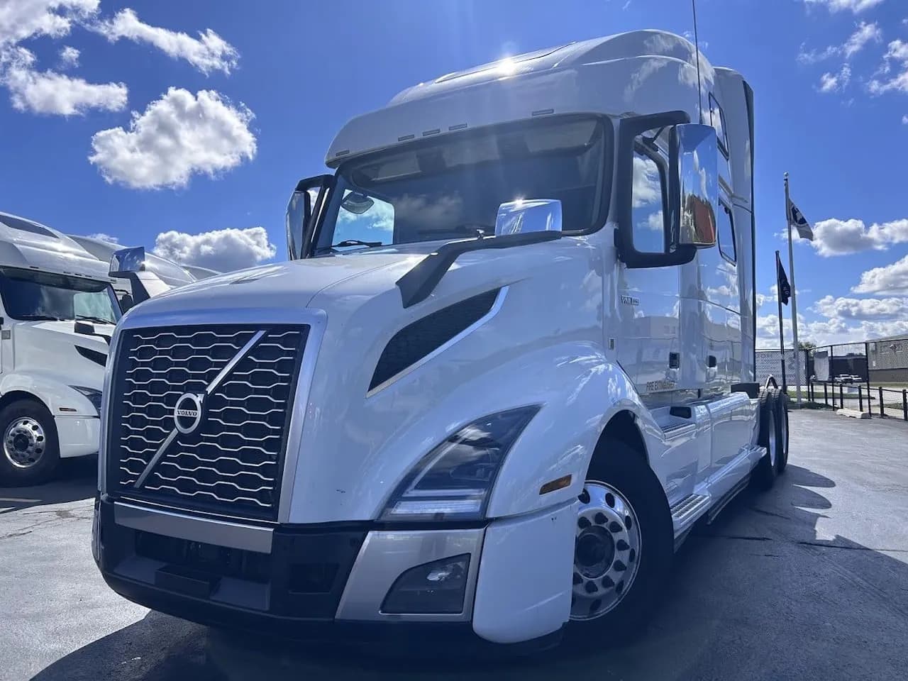 2022 Volvo VNL64T860 - Sleeper