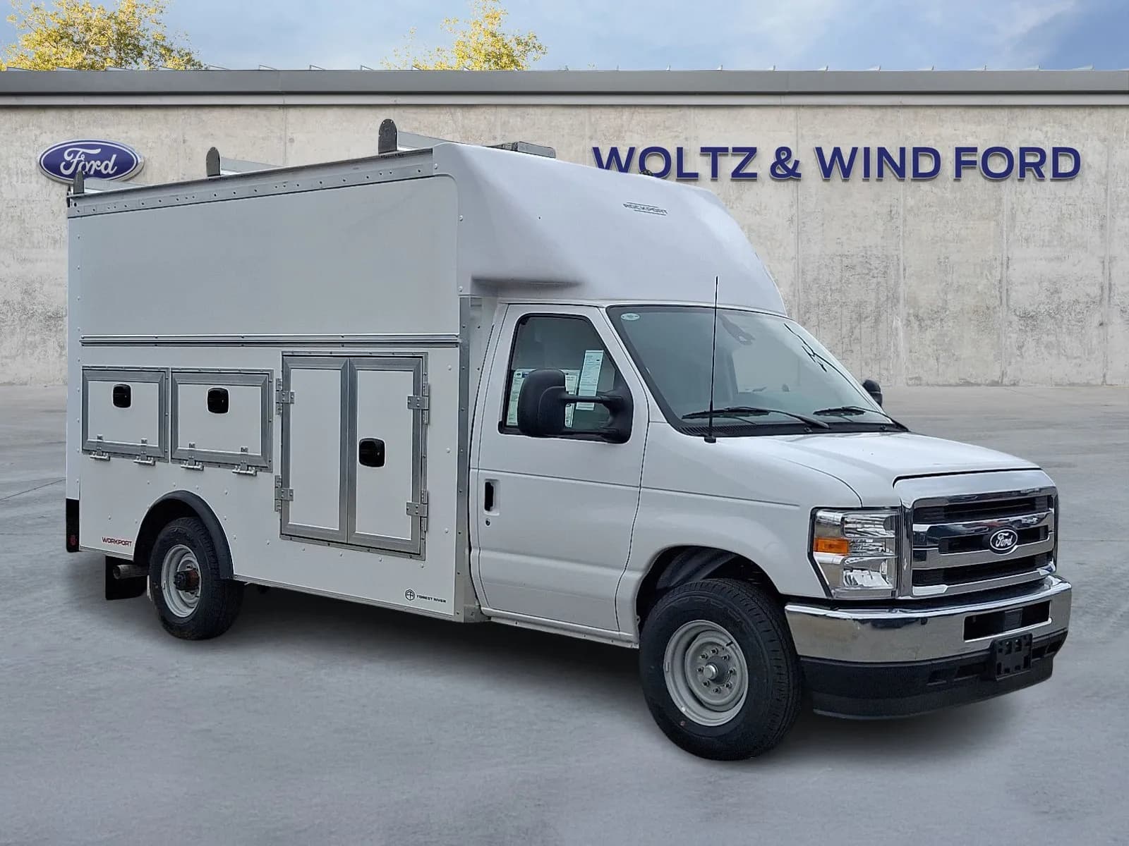2027 Ford E-350SD Base Cutaway - Box