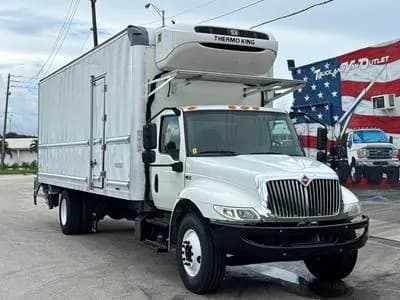 2020 International MV607 26' - Refrigerated