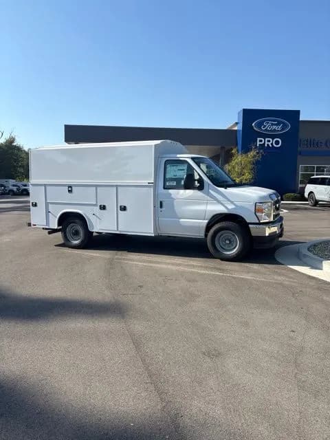 2027 Ford E-350 - Box