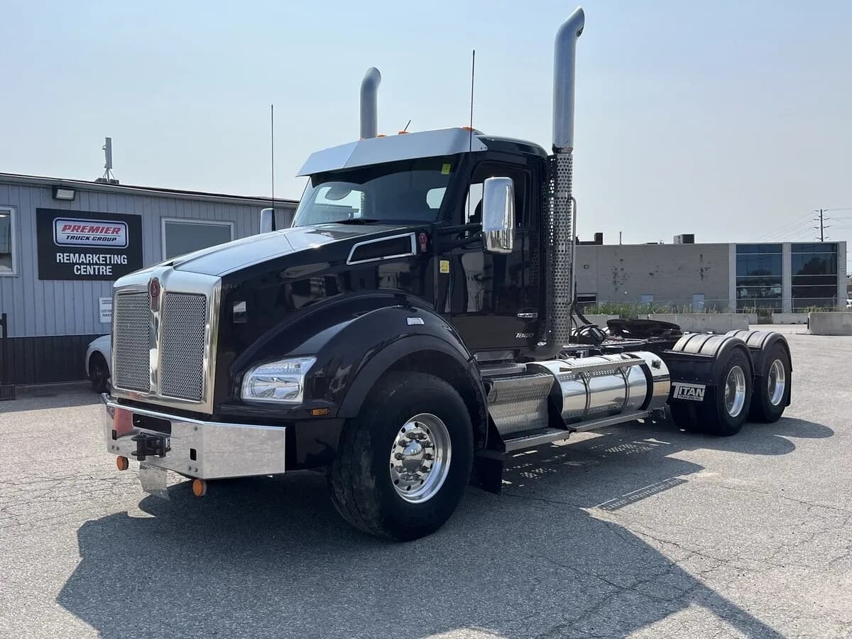 2023 Kenworth T880