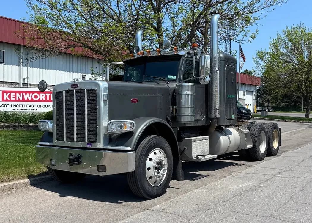 2023 Peterbilt 389