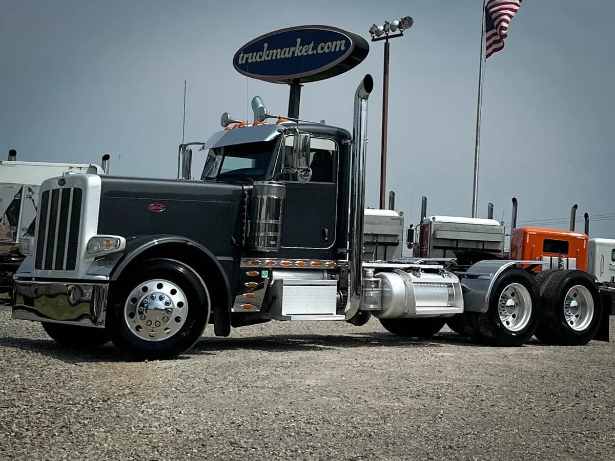 2015 Cat 389 - Glider Kit Trucks