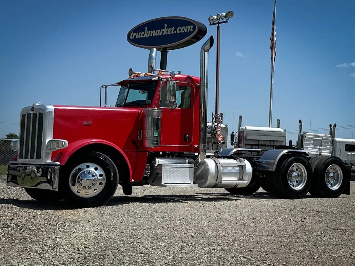 2015 Peterbilt 389 - Glider Kit Trucks