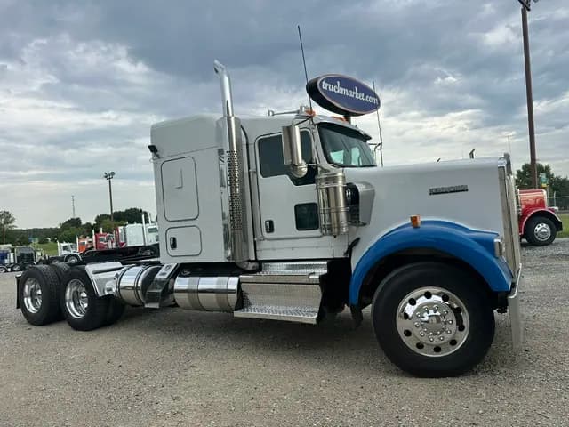 2020 Kenworth W900 - Sleeper