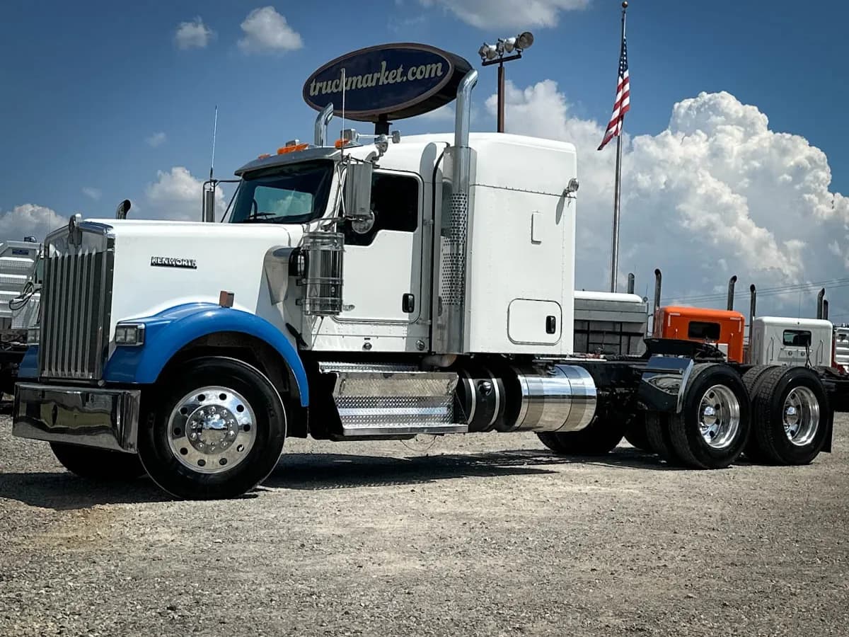2020 Kenworth W900 - Sleeper