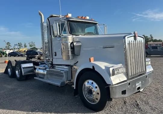2019 Kenworth W900L - Day Cab