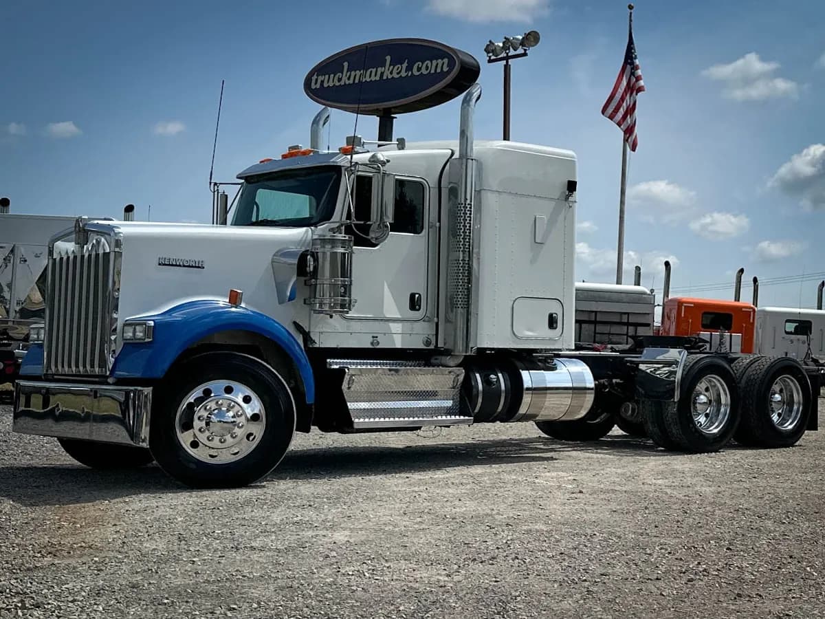 2020 Kenworth W900 - Sleeper