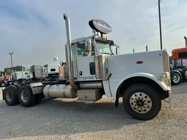 2016 Cat 389 - Glider Kit Trucks