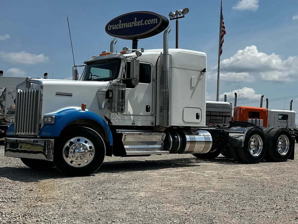 2020 Kenworth W900 - Sleeper