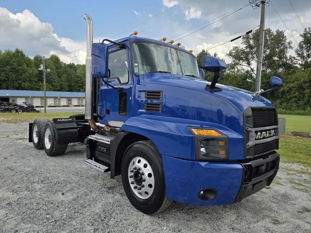 2021 Mack Trucks AN64T - Day Cab