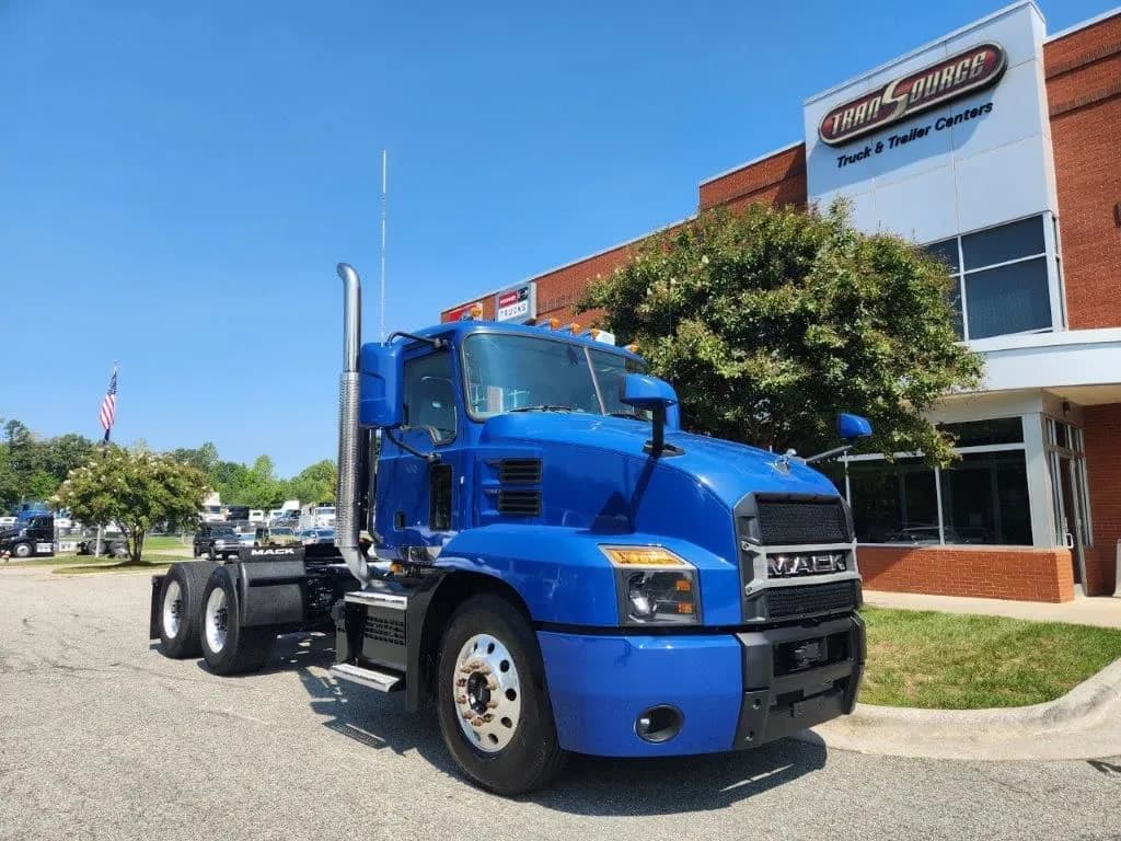 2021 Mack Trucks AN64T