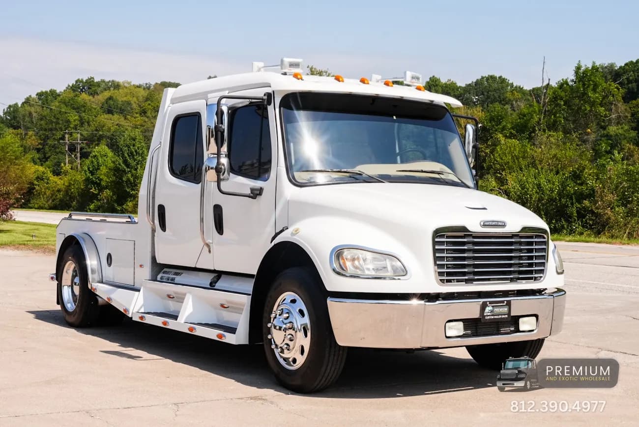 2006 Freightliner M2-106 SportChassis - Pickup