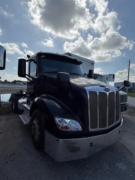 2012 Peterbilt 348 - Chassis