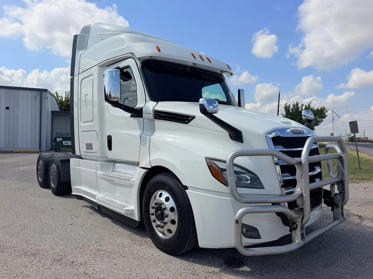 2020 Freightliner Cascadia - Sleeper