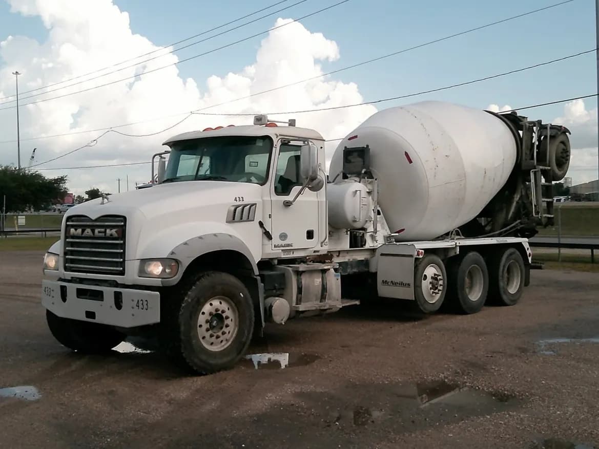 2017 Mack GRANITE - Mixer