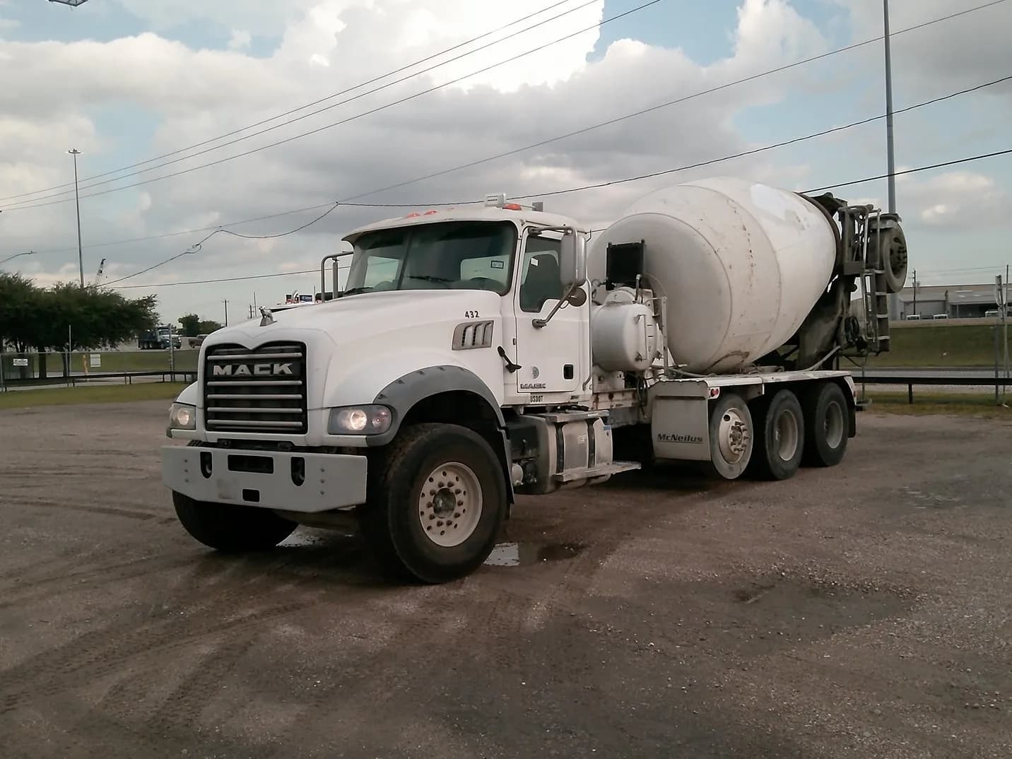 2016 Mack GRANITE - Mixer