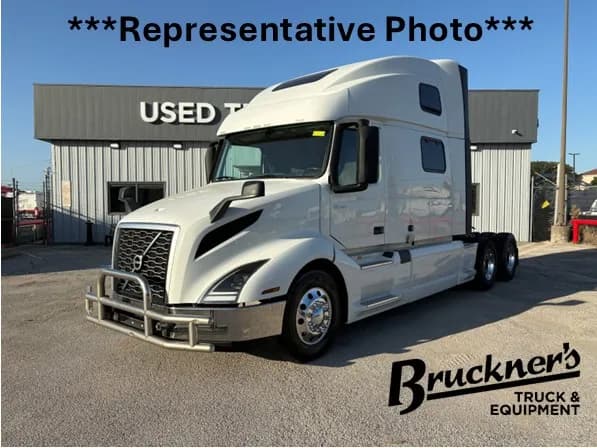 2025 Volvo VNL64T860 - B3818 - Sleeper