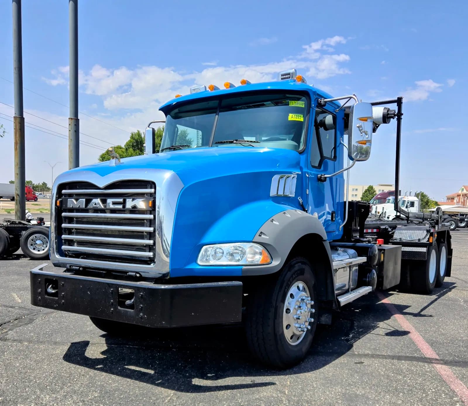 2021 Mack GR64B - - Garbage