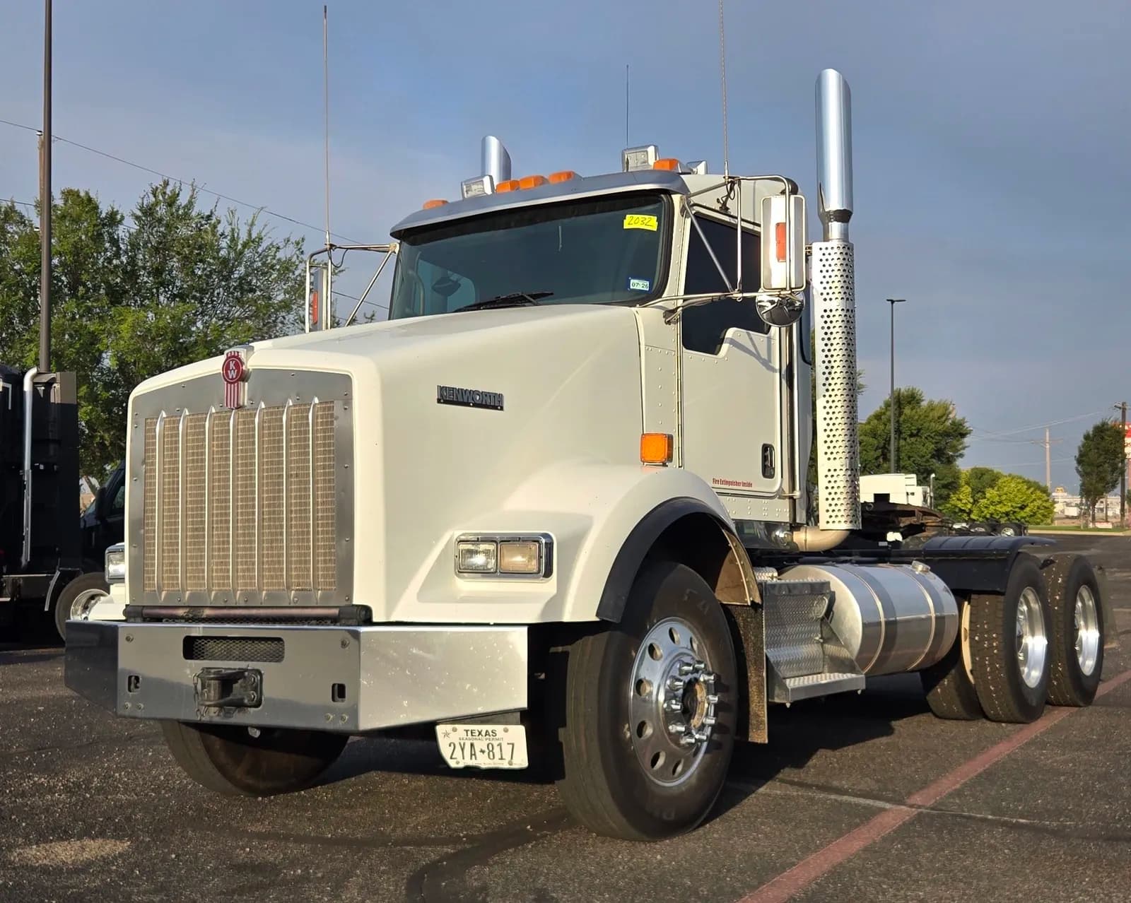 2015 Kenworth T800 - B3802 - Day Cab