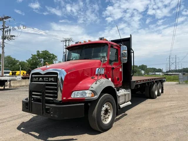 2020 Mack GRANITE - - Flatbed