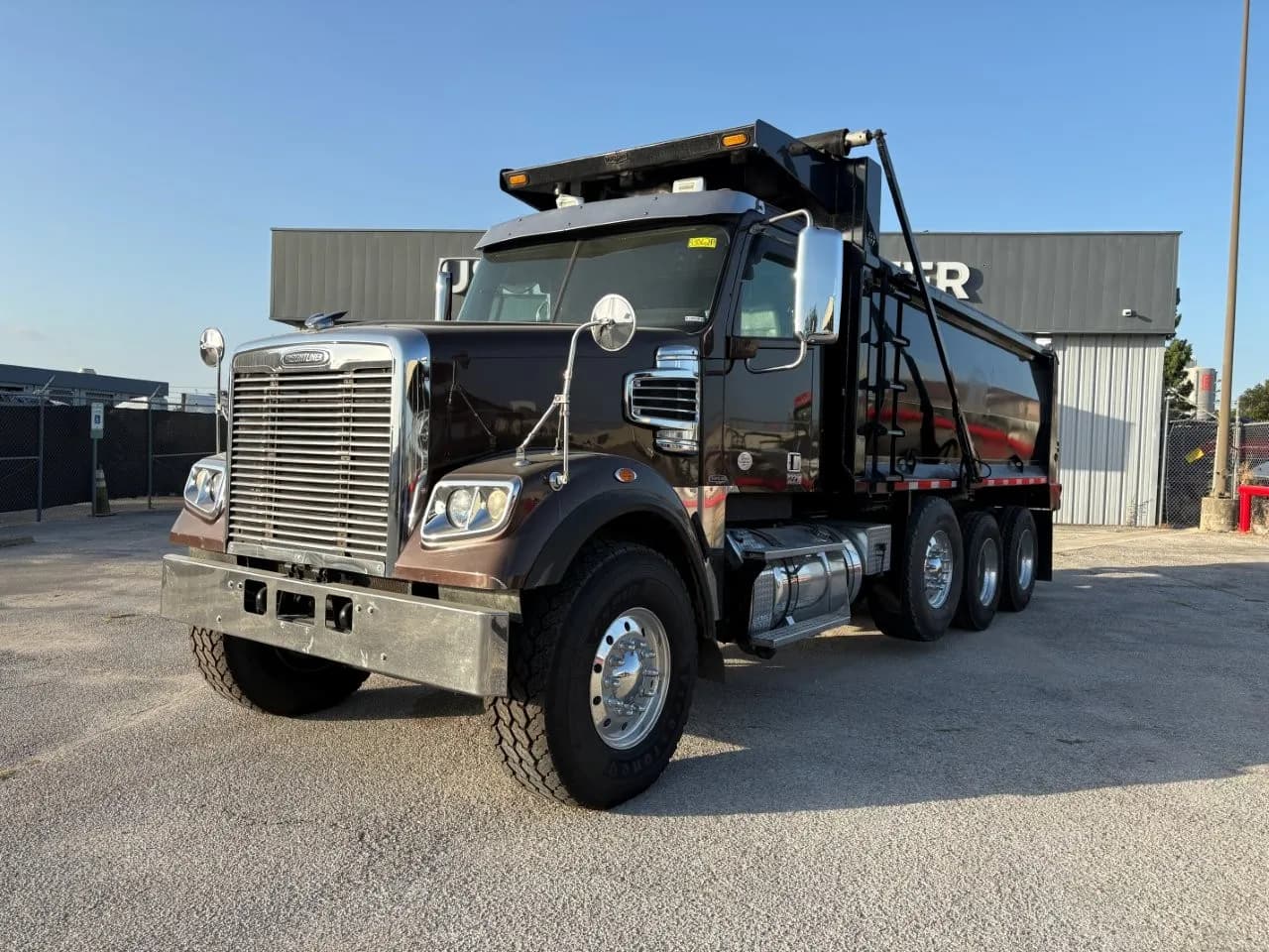 2019 Freightliner 122SD - Dump